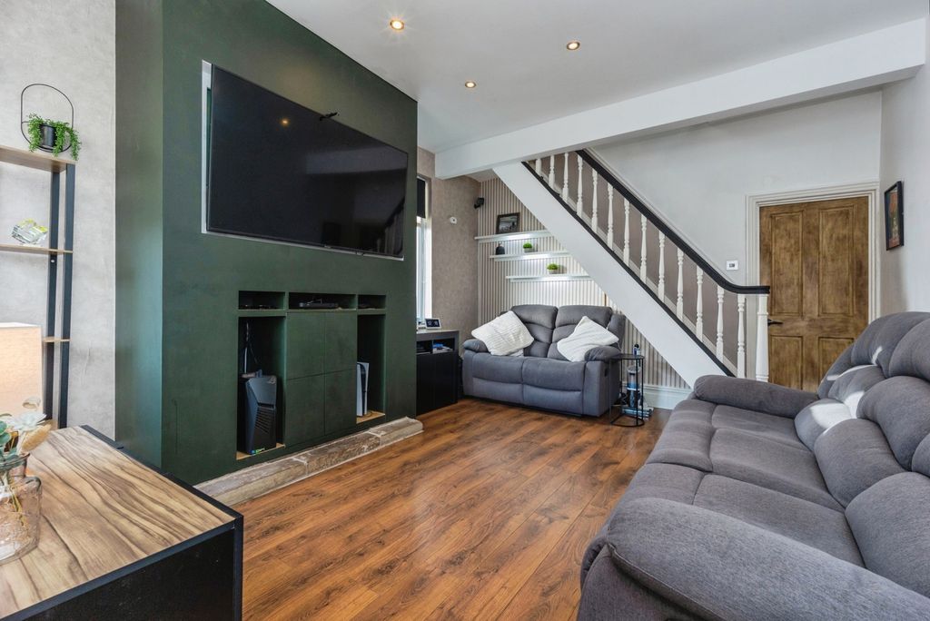 Property photo 3 of 23 Pbox-Img.Jpg