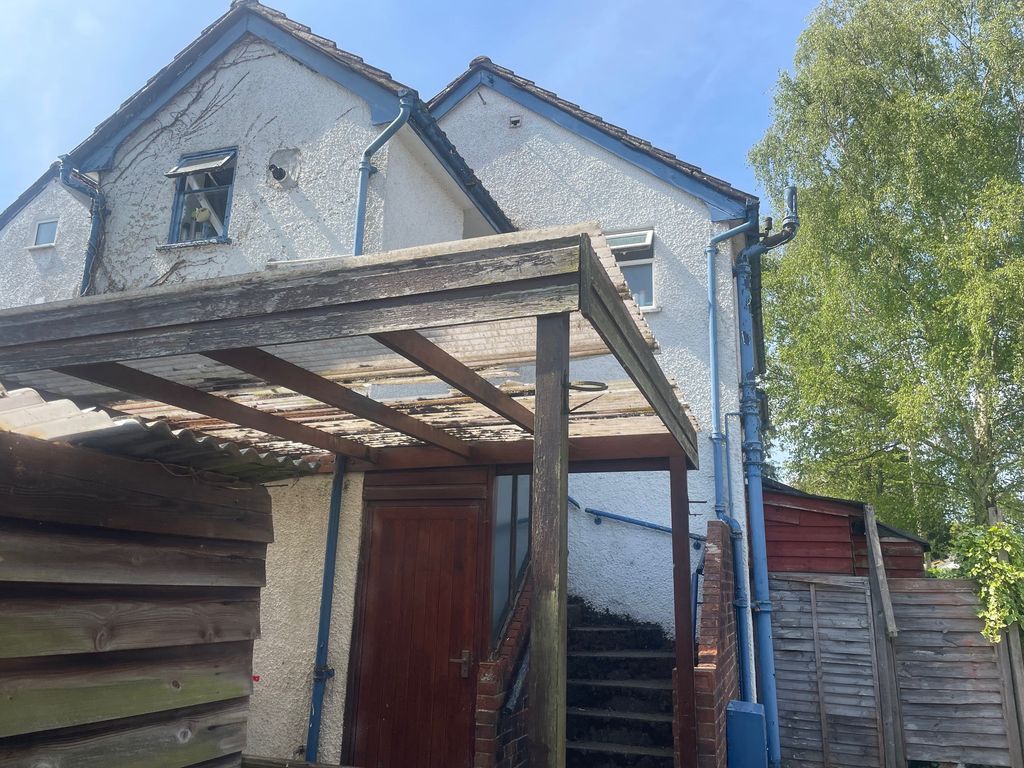 Property photo 2 of 6