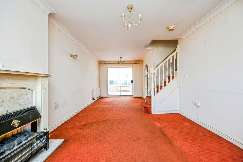 Property photo 2 of 17 Photo