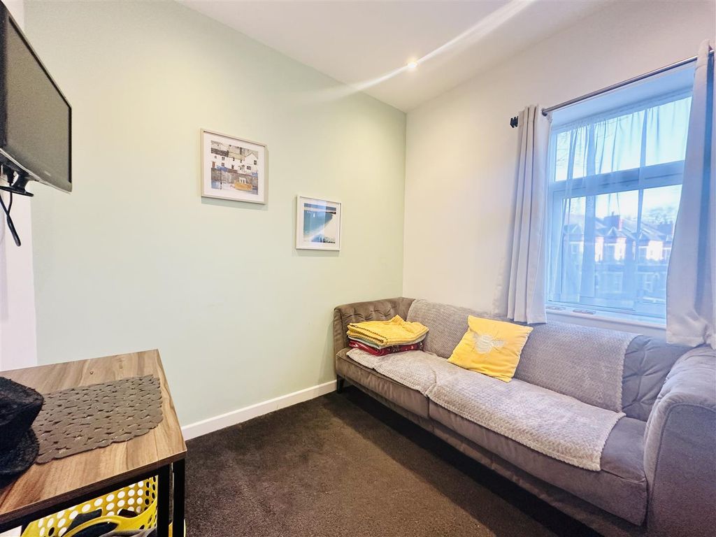 Property photo 3 of 10 Living Area