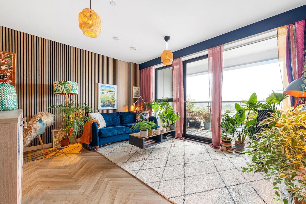 Property photo 1 of 15 Living Room