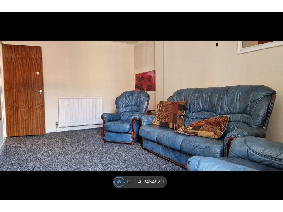 Property photo 3 of 16 Living Room