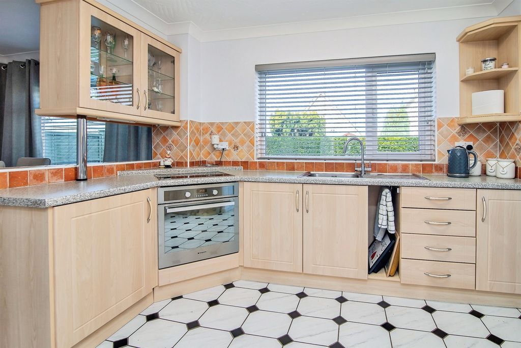 Property photo 3 of 17