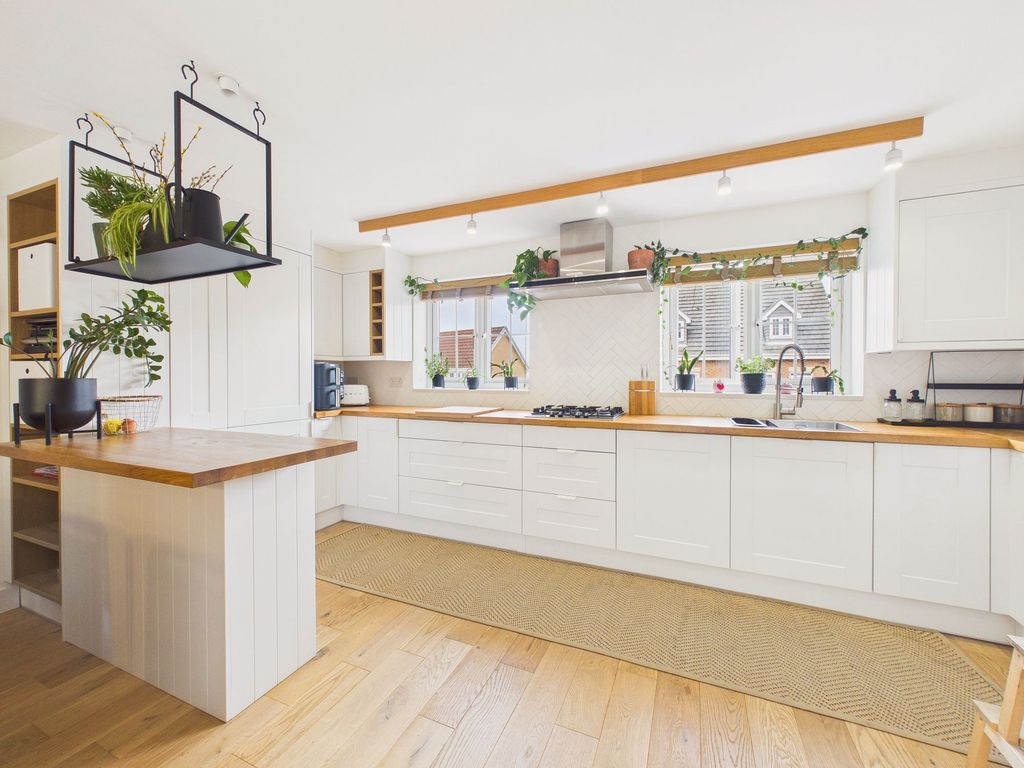 Property photo 3 of 16 Kitchen