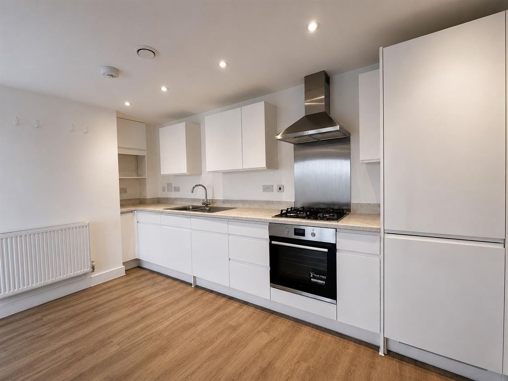 Property photo 3 of 6 Kitchen