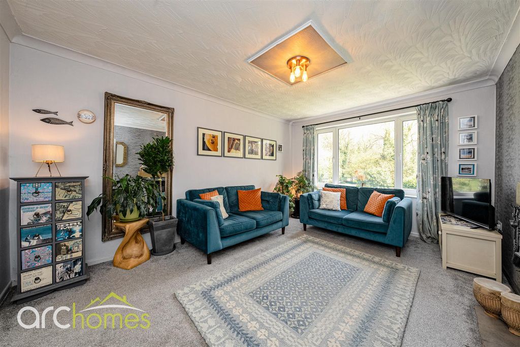 Property photo 2 of 30 33 Danes-3.Jpg