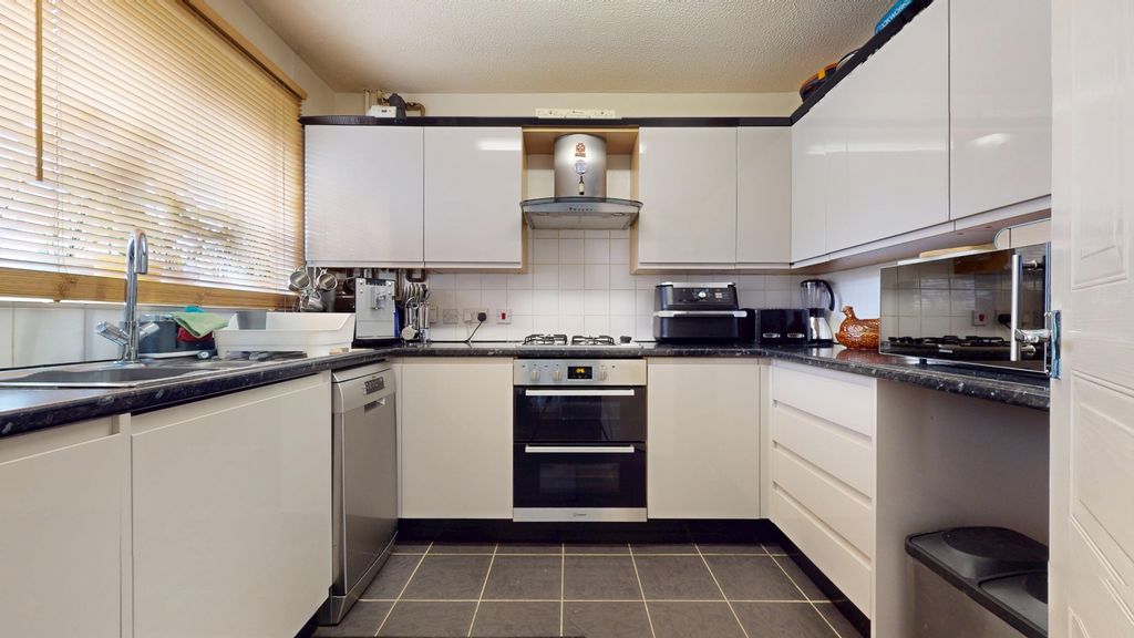 Property photo 2 of 12 4343201