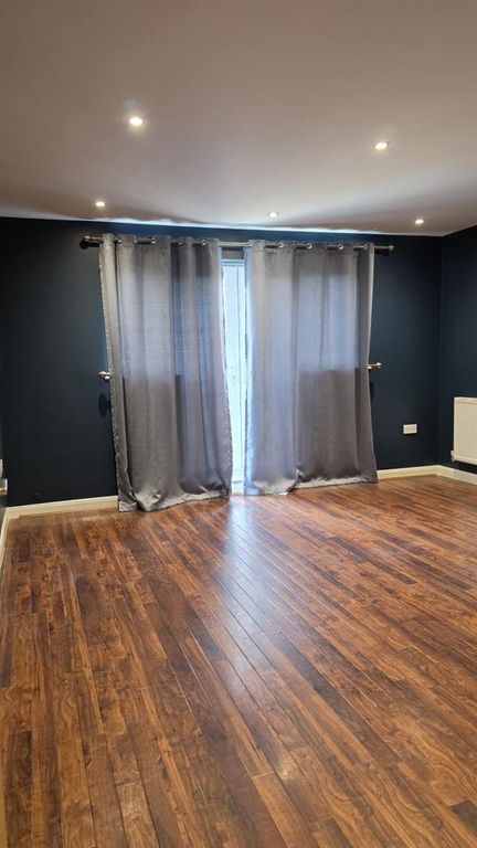 Property photo 1 of 18 Bedroom