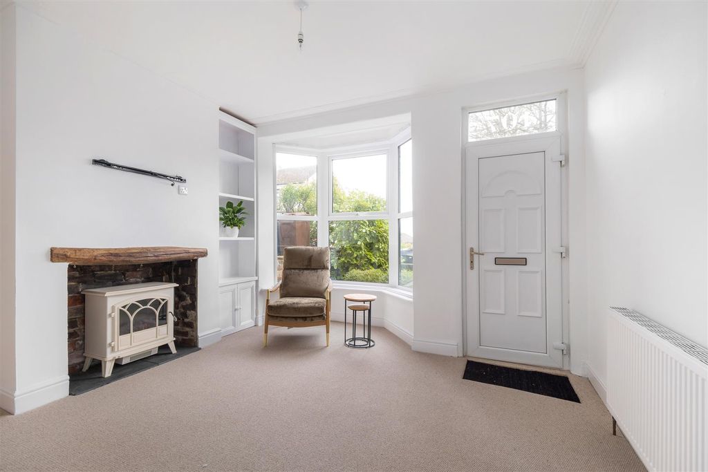 Property photo 3 of 17 Untitled (7 Of 17).Jpg