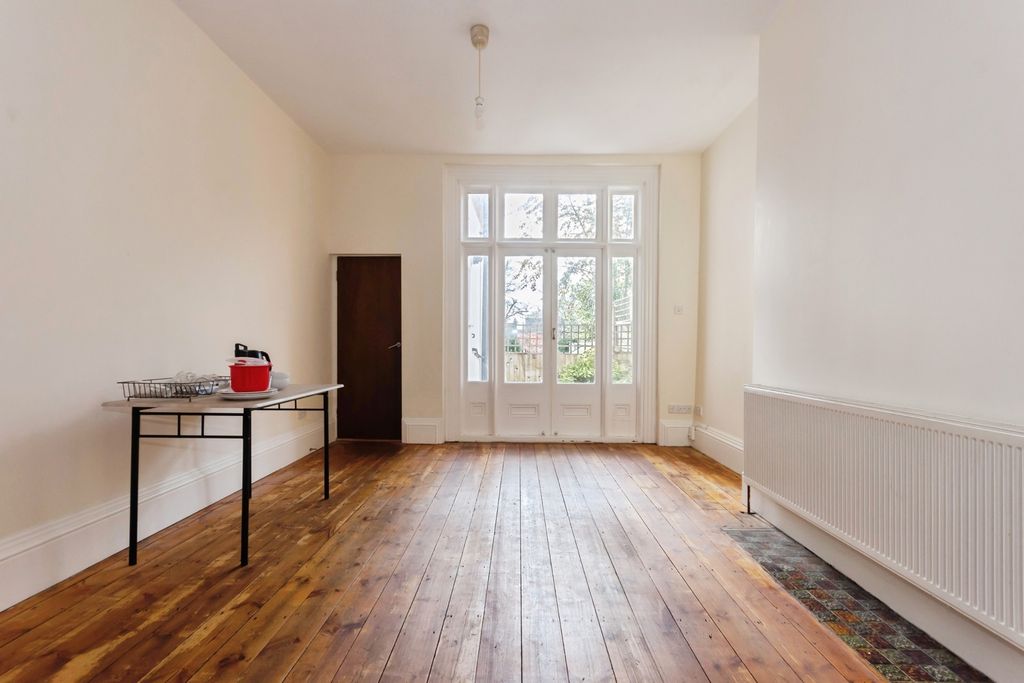 Property photo 3 of 17 Photo