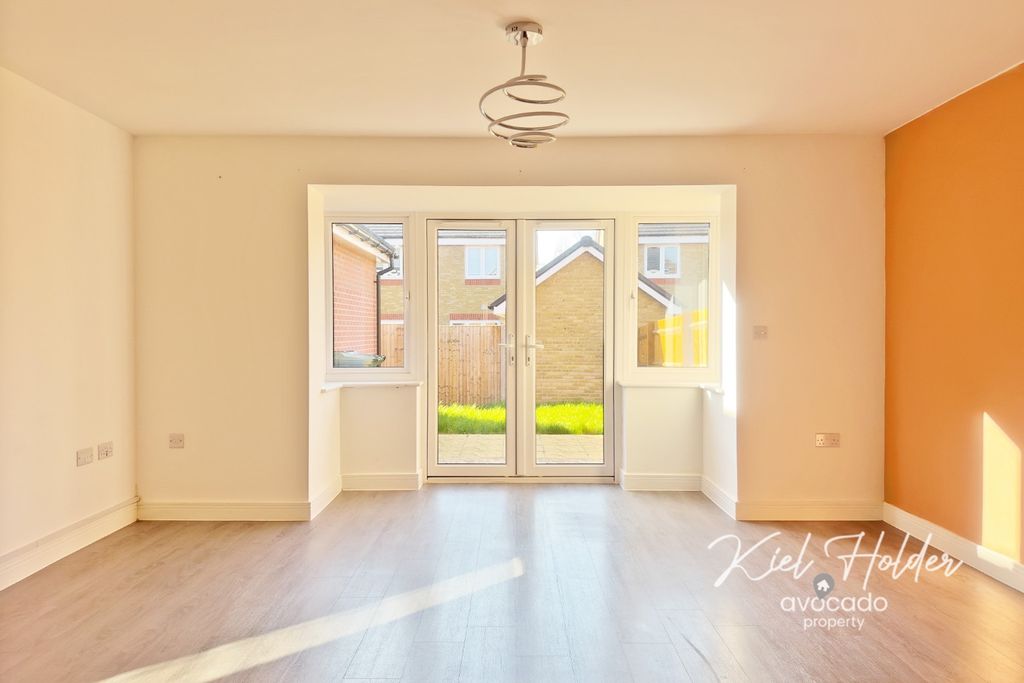 Property photo 2 of 19 4953264