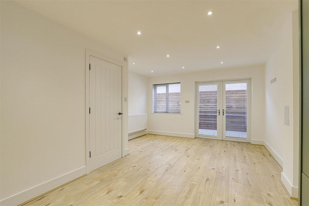 Property photo 3 of 15 6832.Jpg