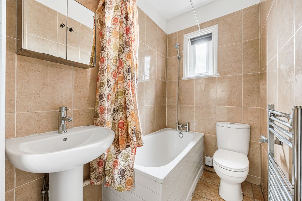 Property photo 2 of 11 Bathroom