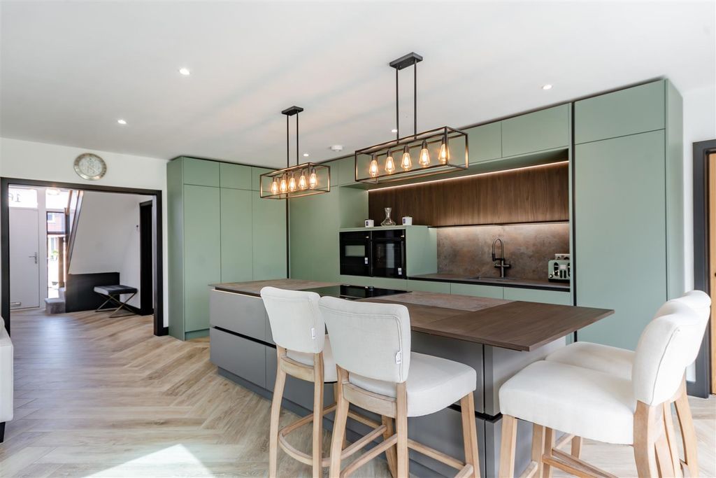 Property photo 2 of 39 8653275-Interior41.Jpg