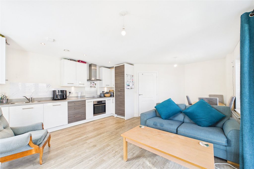 Property photo 2 of 8 Picture No. 19