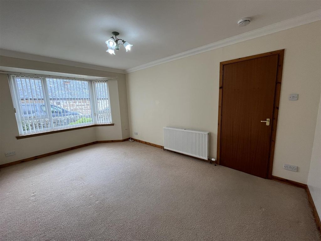 Property photo 3 of 14 Lounge