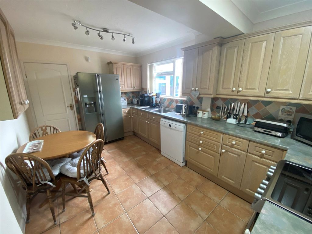 Property photo 3 of 38 Picture No. 25