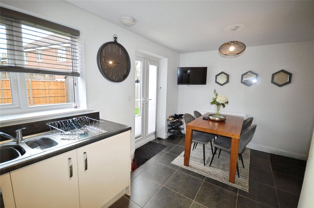 Property photo 3 of 15 Kitchen/Dining Room