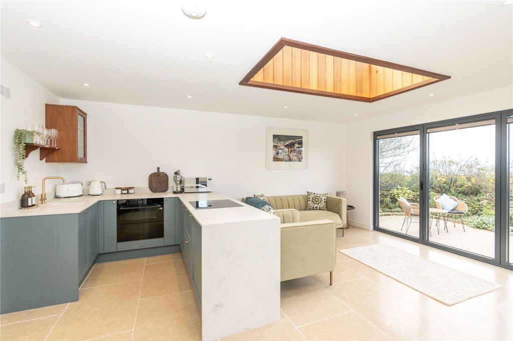 Property photo 2 of 25 Little Vic Kitchen