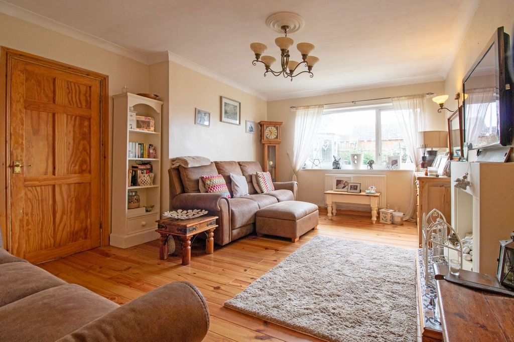 Property photo 2 of 37