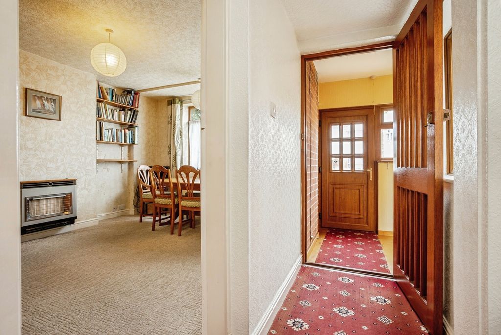 Property photo 2 of 17 Hallway