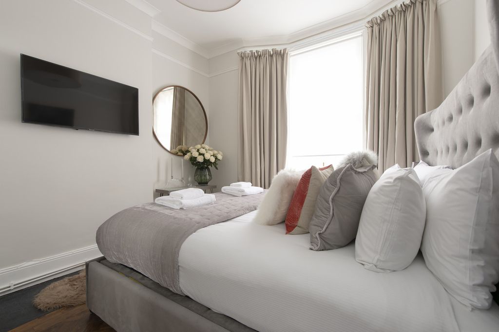 Property photo 2 of 8