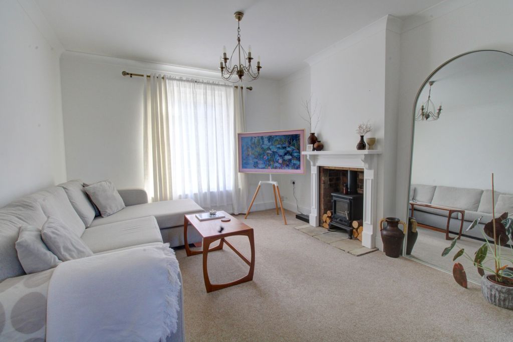 Property photo 2 of 15 Lounge