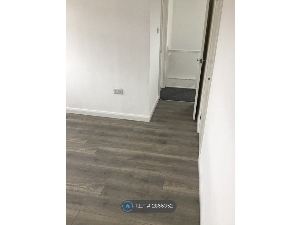Property photo 2 of 25