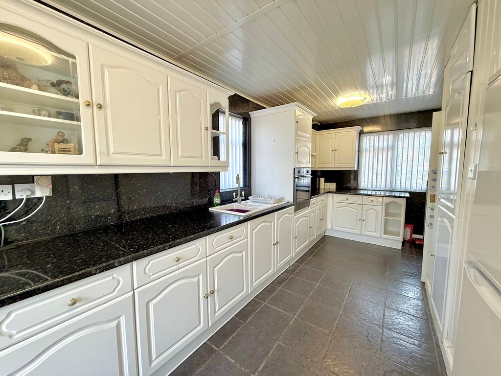 Property photo 3 of 23 Kitchen Diner