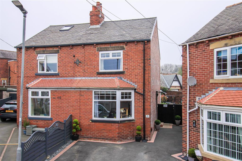 Property photo 1 of 11