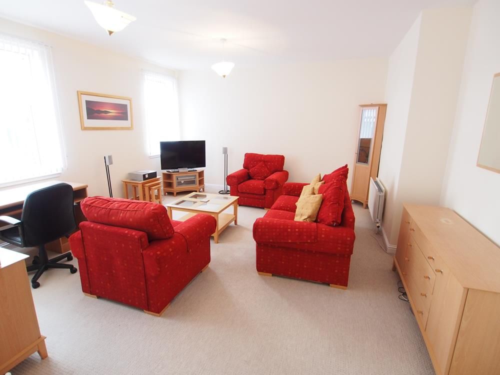 Property photo 3 of 16 Lounge
