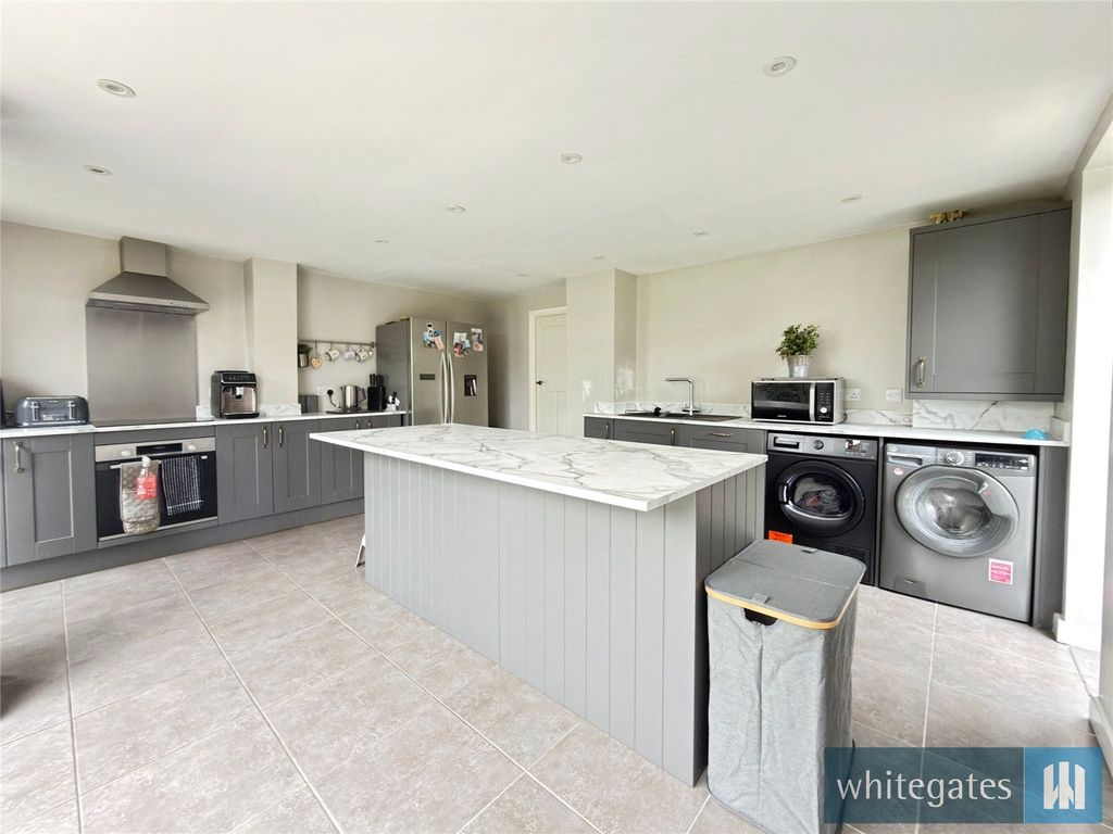 Property photo 3 of 23 Picture No. 17