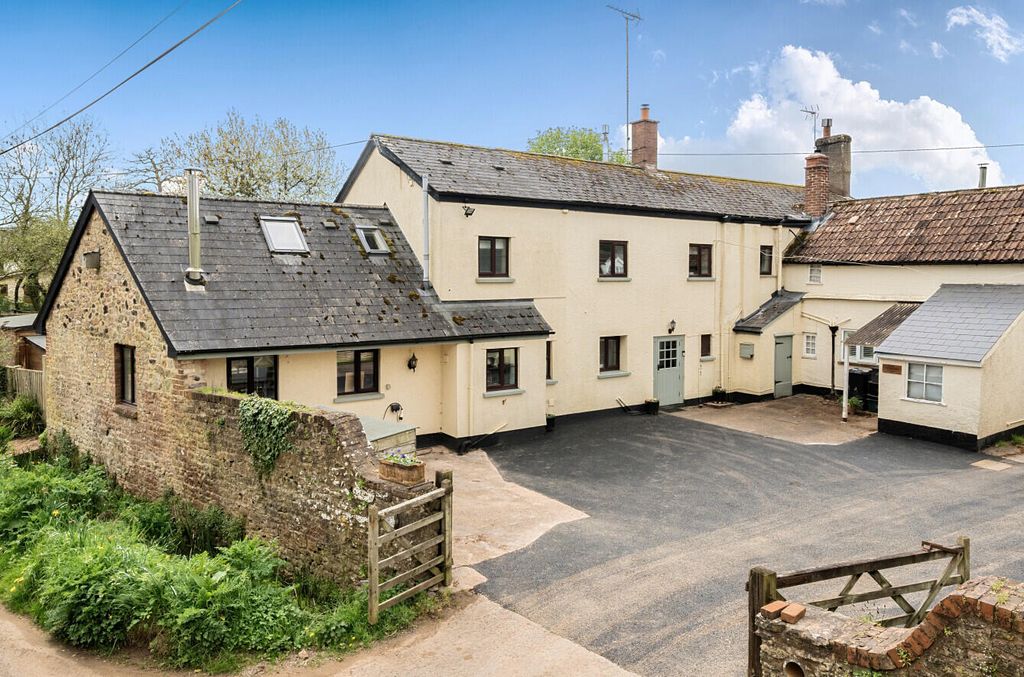 Property photo 2 of 28 Front (Exterior)