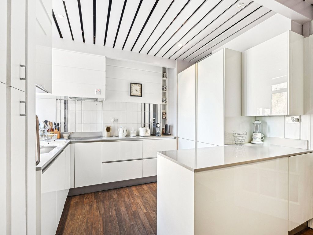 Property photo 3 of 11 Oakwood Court