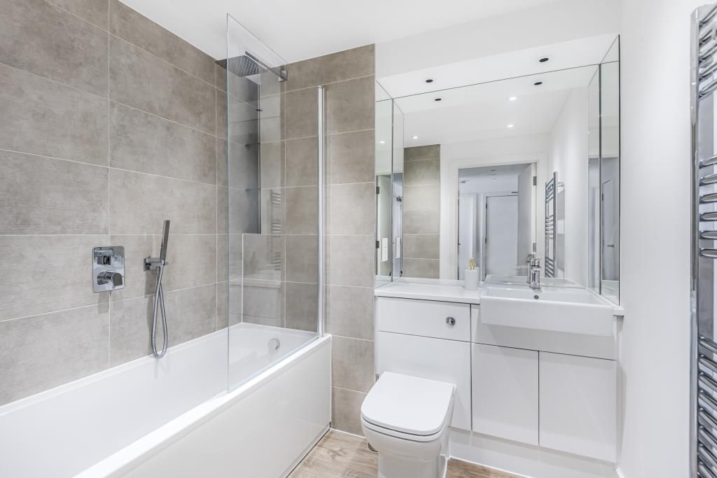 Property photo 2 of 10 Bathroom