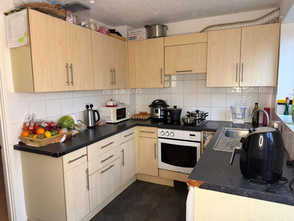 Property photo 3 of 16 Kitchen