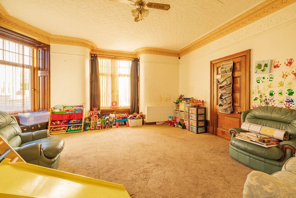 Property photo 2 of 30