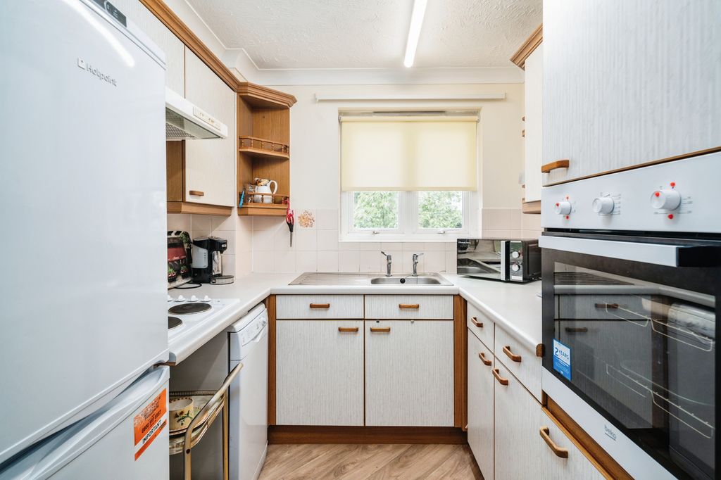 Property photo 3 of 14 Kitchen