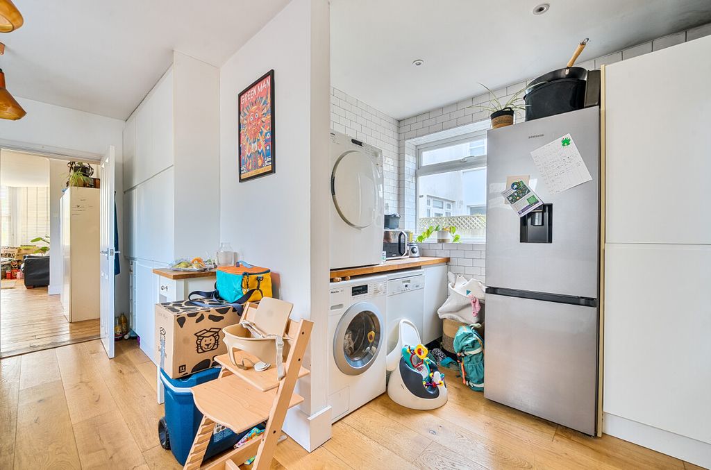 Property photo 2 of 17 1439976-10-69d908...