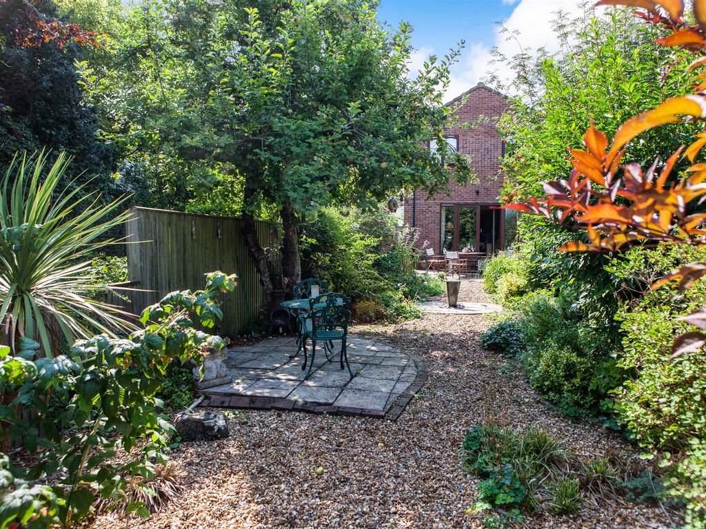 Property photo 3 of 5