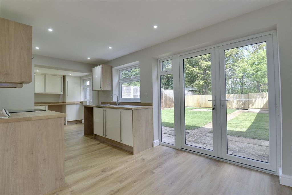 Property photo 2 of 23 Bede385C-9E88-46C1-9Fd3-1Ec20F535690_1_201_A.Jpeg