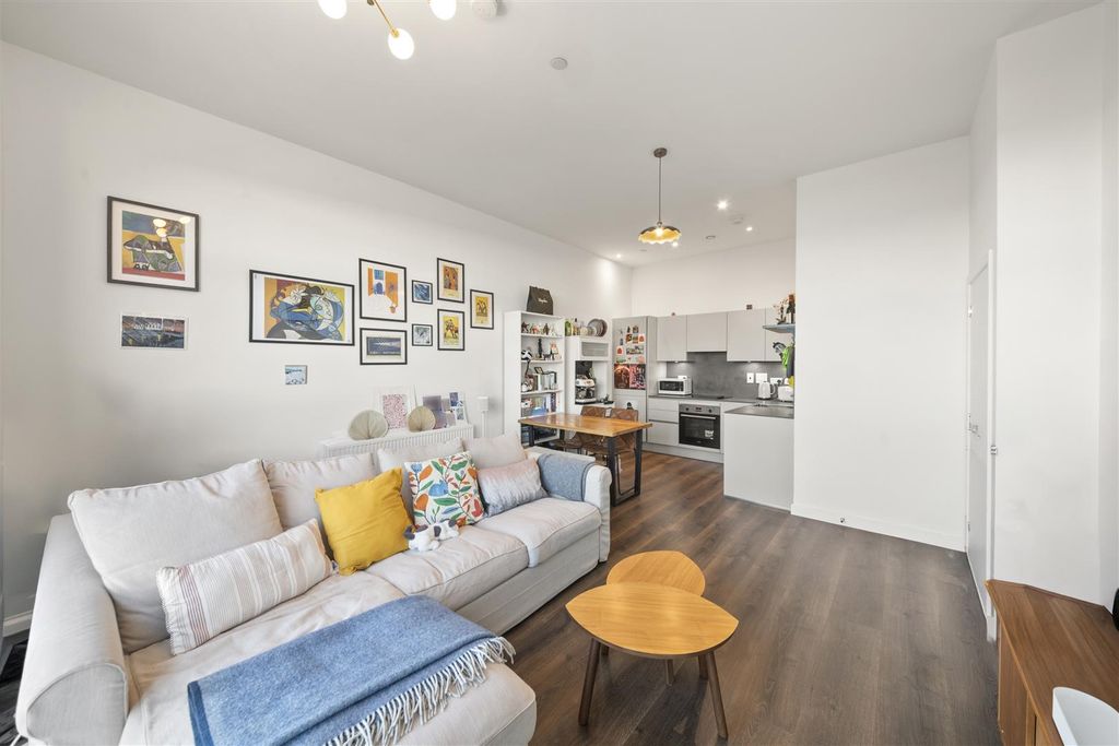 Property photo 2 of 12