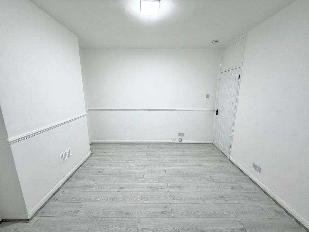 Property photo 2 of 34