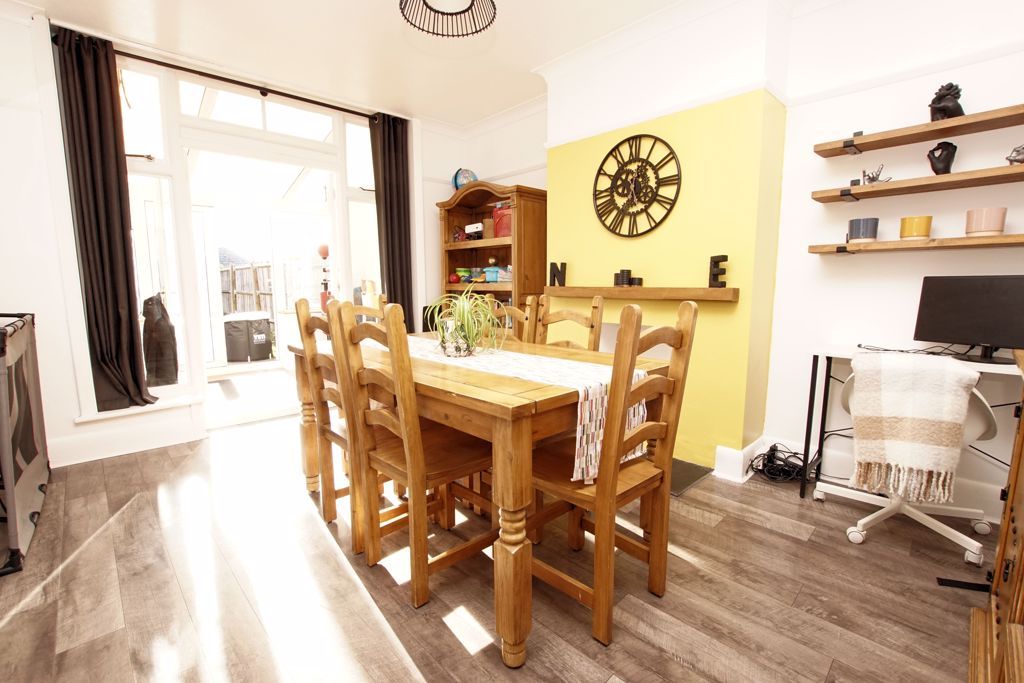 Property photo 3 of 11 Dining Room