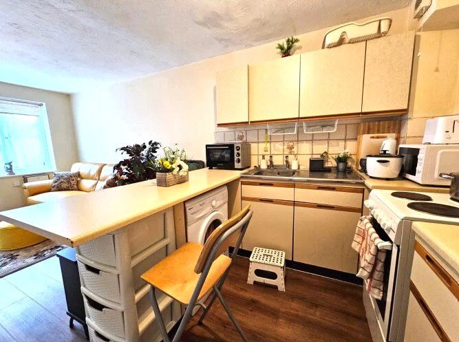 Property photo 3 of 8 Kitchen