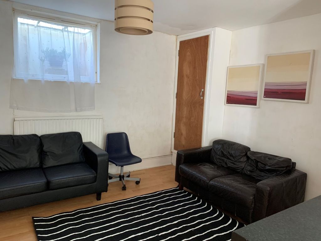 Property photo 3 of 11 Gallery