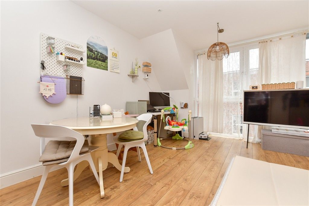 Property photo 1 of 16 Lounge / Diner