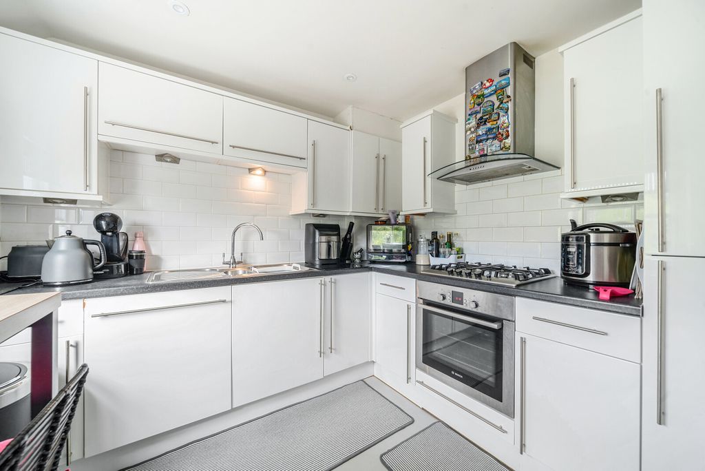 Property photo 2 of 18 1326896-13-6878B8...
