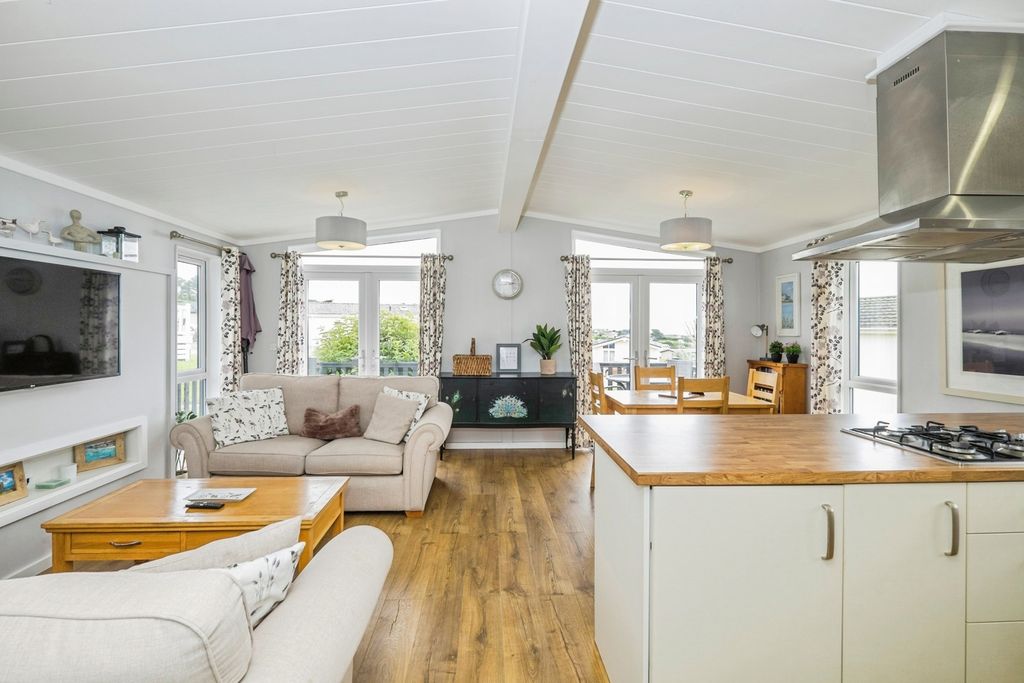 Property photo 2 of 15 Pbox-Img.Jpg