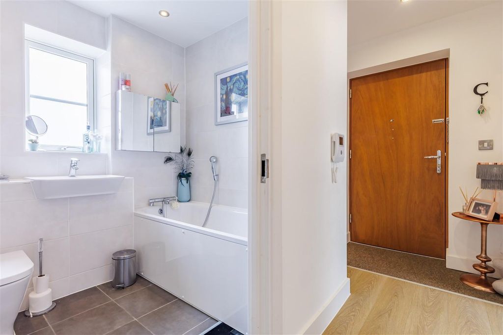 Additional image 13 of 2 bed flat for saleBuckingham Road, Epping CM16